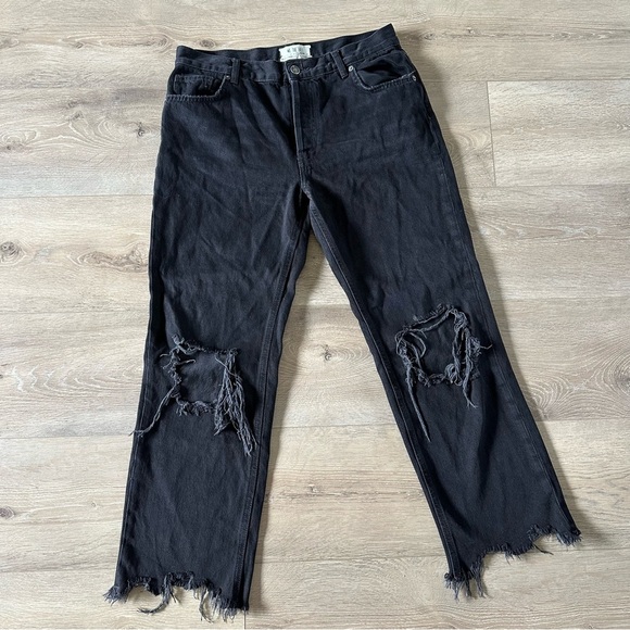 We The Free Distressed Black Jeans Maggie Mid Rise Fringed Hem Sz 28 - Picture 2 of 8